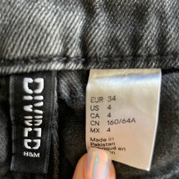 Rose Black Distressed Denim Shorts by H&M (Size 4) - Picture 4 of 4